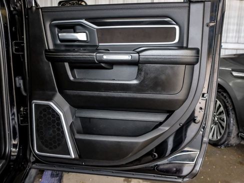 Used 2019 RAM 2500 Laramie w/ Black Appearance Package AWD/4WD image 47