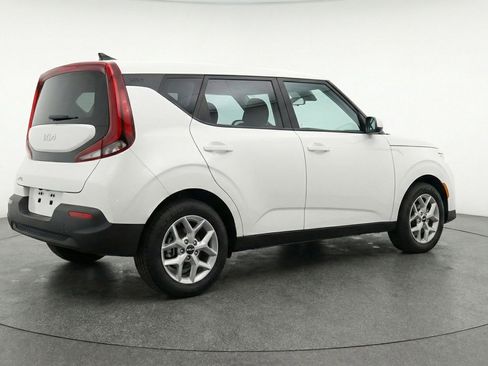 Used 2025 Kia Soul LX w/ LX Technology Package FWD image 9