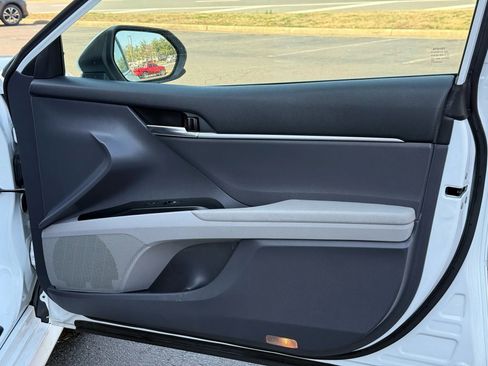 Used 2019 Toyota Camry LE image 32