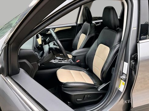 Used 2022 Ford Escape Titanium w/ Titanium Elite Package AWD/4WD image 8