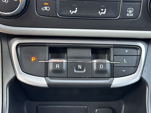 Used 2022 GMC Terrain SLE FWD image 22