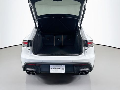 Certified 2026 Porsche Macan AWD/4WD image 36