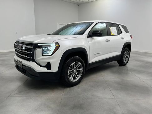 Used 2025 GMC Terrain Elevation AWD/4WD image 3