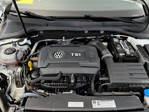 Used 2018 Volkswagen Golf SE image 15