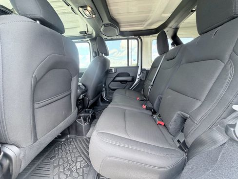 Used 2020 Jeep Wrangler Unlimited Sahara AWD/4WD image 28