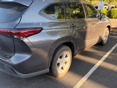 Used 2022 Toyota Highlander LE