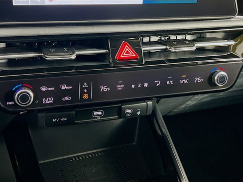 New 2025 Kia Niro EX Touring image 11