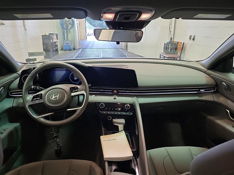 Used 2024 Hyundai Elantra SEL w/ Convenience Package FWD image 4