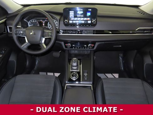 Used 2024 Mitsubishi Outlander SE image 10