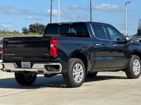 Used 2022 Chevrolet Silverado 1500 LTZ w/ LTZ Premium Package image 3