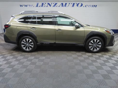 Used 2023 Subaru Outback Touring AWD/4WD image 2