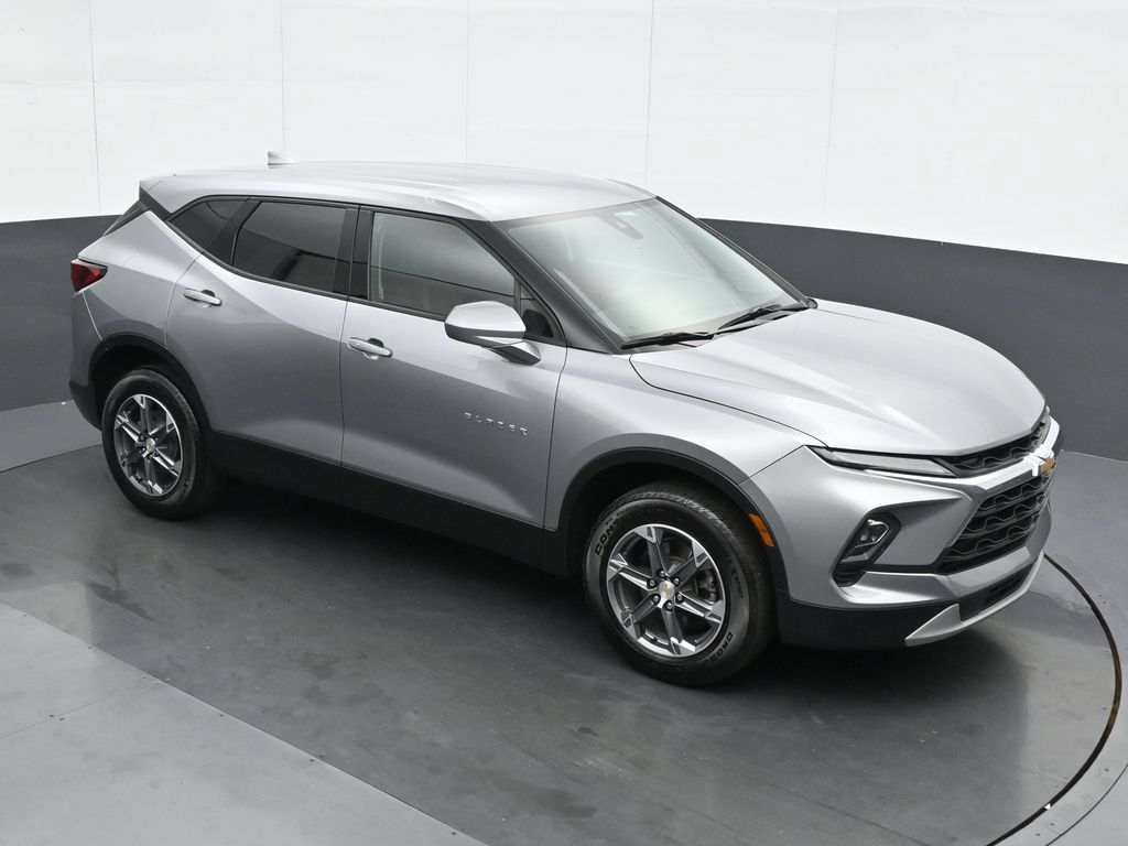 Used 2025 Chevrolet Blazer LT FWD image 25