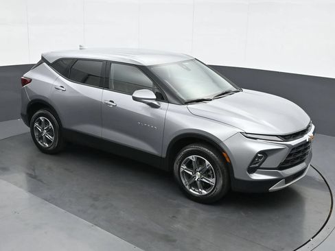 Used 2025 Chevrolet Blazer LT FWD image 25