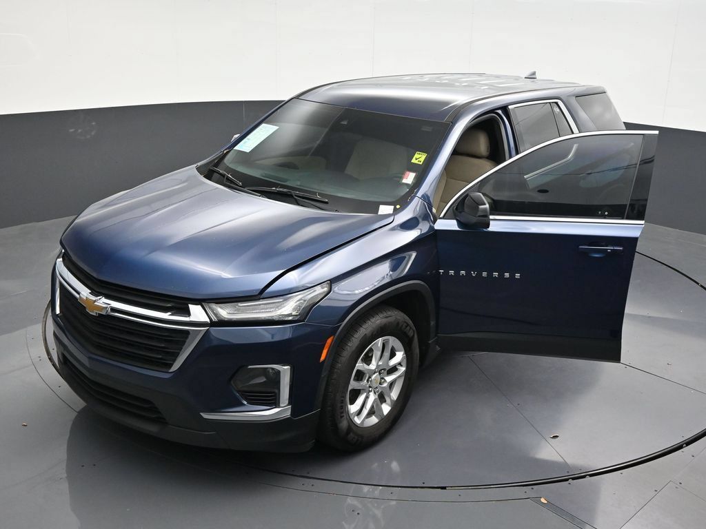 Used 2023 Chevrolet Traverse LS FWD image 17