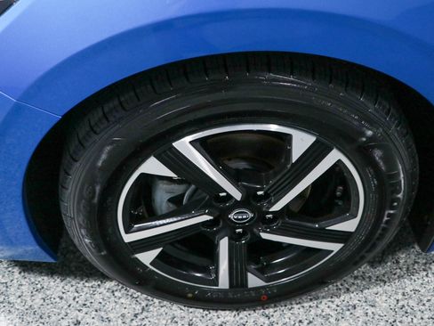 Used 2024 Nissan Sentra SV FWD image 11