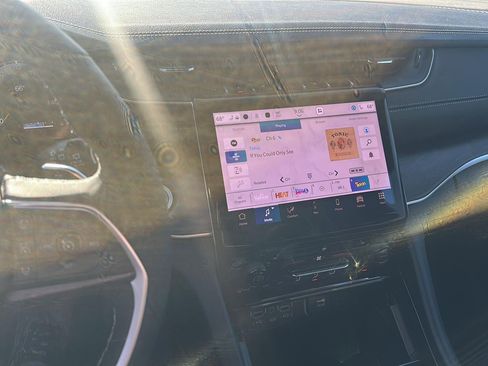 New 2025 Jeep Grand Cherokee L Limited w/ Black Appearance Package image 17