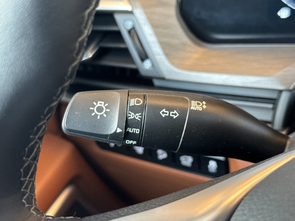 Used 2025 Kia Telluride AWD image 32