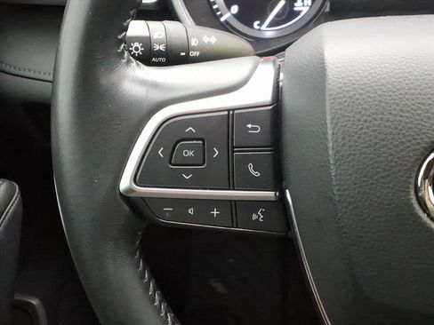 Used 2021 Toyota Highlander XLE AWD/4WD image 13