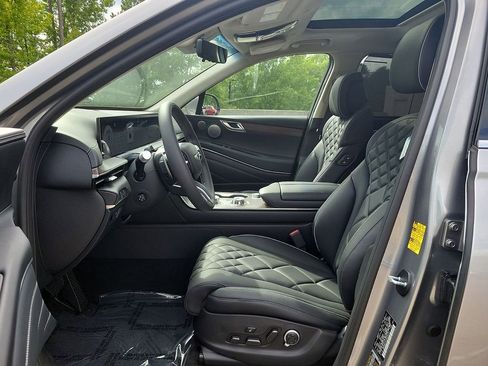 Used 2025 Genesis GV80 3.5T Prestige image 14