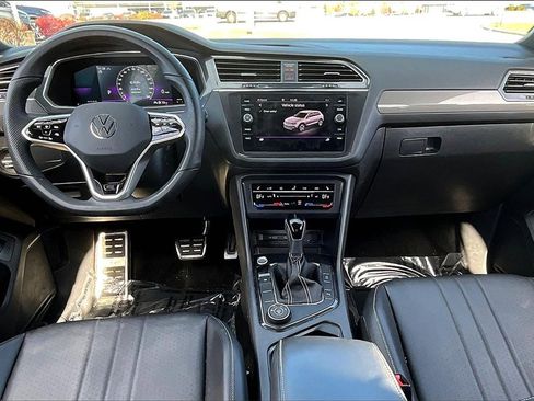 Used 2022 Volkswagen Tiguan SE R-Line image 21