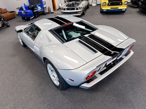 Used 2005 Ford GT RWD image 38