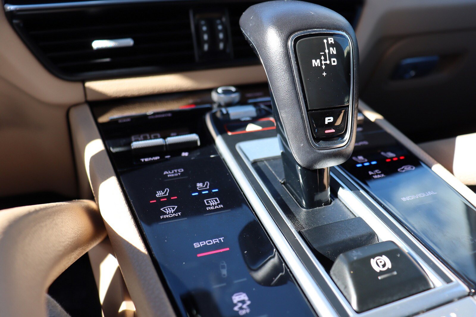 Used 2023 Porsche Cayenne AWD/4WD image 31