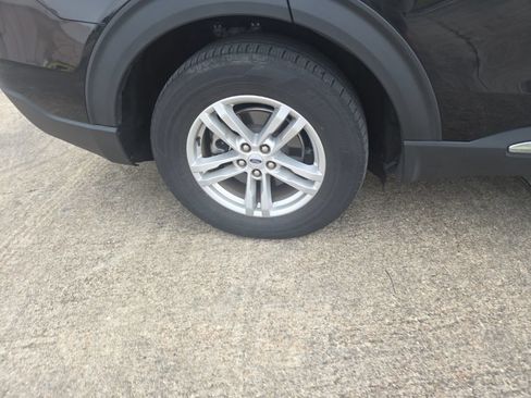 Used 2023 Ford Explorer XLT RWD image 14