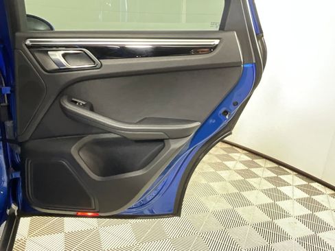 Used 2018 Porsche Macan image 24