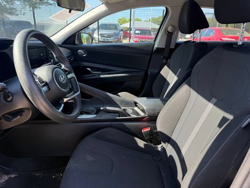 Used 2021 Hyundai Elantra SE FWD image 9