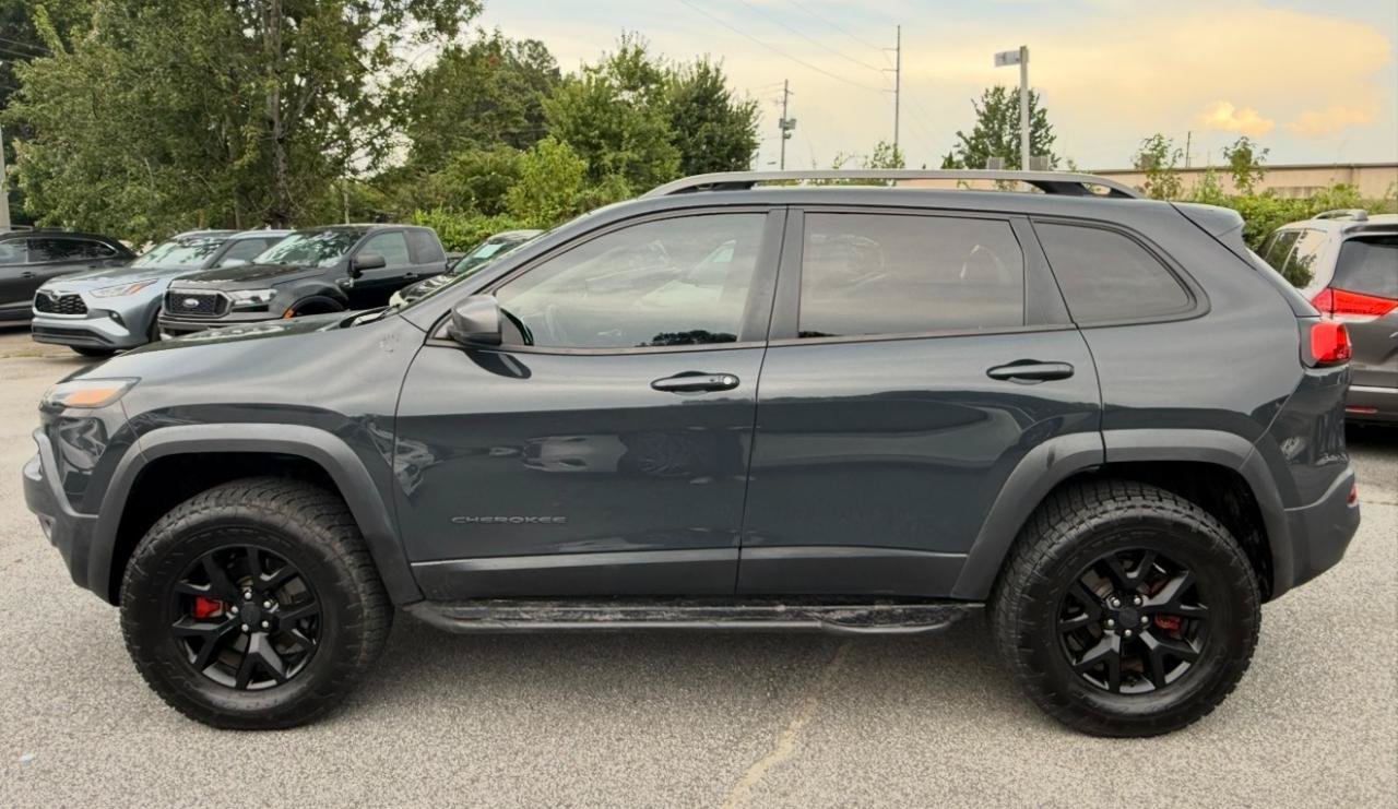 Used 2016 Jeep Cherokee Trailhawk w/ Comfort/Convenience Group AWD/4WD image 5