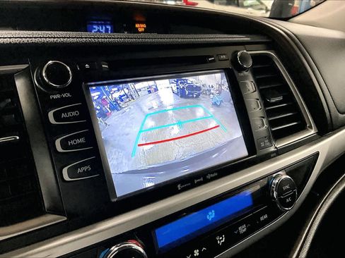 Used 2018 Toyota Highlander XLE AWD/4WD image 27