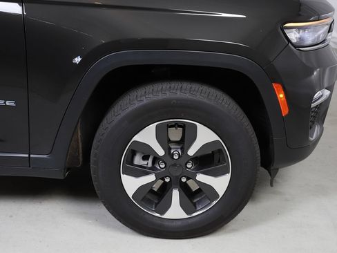Used 2024 Jeep Grand Cherokee Limited 4xe AWD/4WD image 5