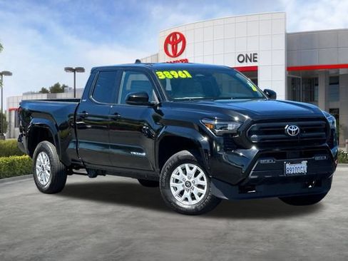 Used 2025 Toyota Tacoma SR5 RWD image 2