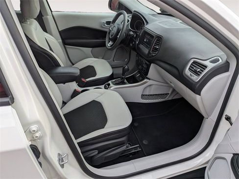 Certified 2021 Jeep Compass Latitude image 30