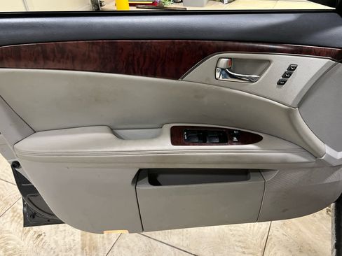 Used 2011 Toyota Avalon Limited image 8