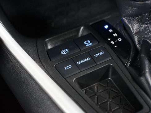 Certified 2021 Toyota RAV4 LE image 21