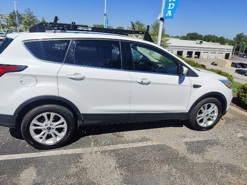 Used 2019 Ford Escape SE FWD image 17