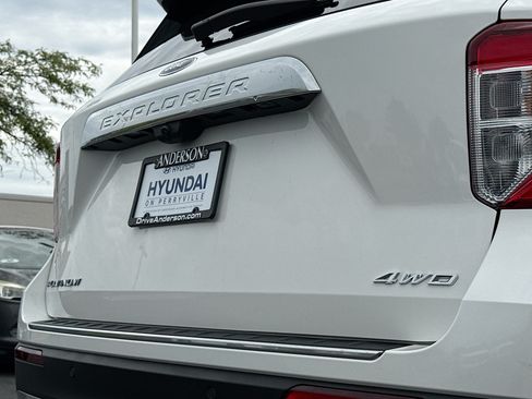 Used 2023 Ford Explorer Platinum w/ Technology Package AWD/4WD image 14