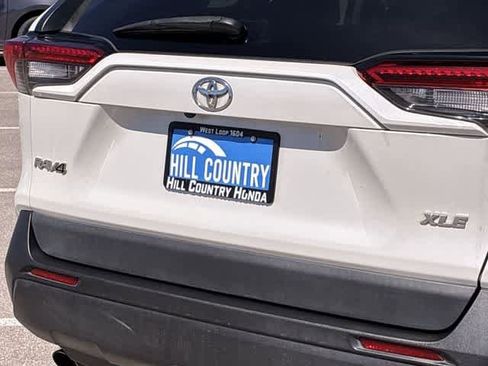 Used 2021 Toyota RAV4 XLE Premium image 13