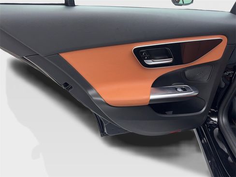 Used 2025 Mercedes-Benz C 300 Sedan image 34