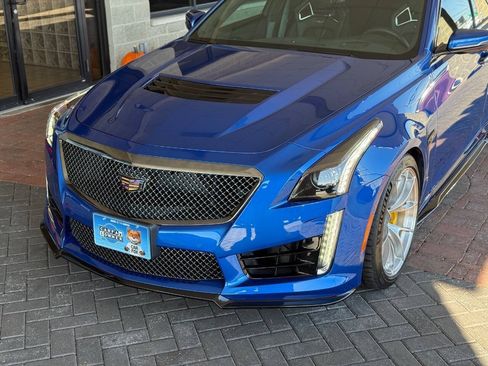 Used 2018 Cadillac CTS V w/ Luxury Package RWD image 87