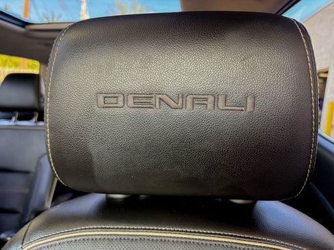 Used 2019 GMC Acadia Denali w/ Technology Package AWD/4WD image 16