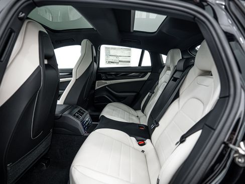 Certified 2024 Porsche Panamera 4 image 21