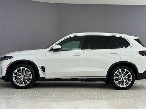 Certified 2025 BMW X5 xDrive50e w/ Premium Package image 2