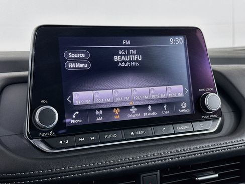 Used 2025 Nissan Rogue SV FWD image 21