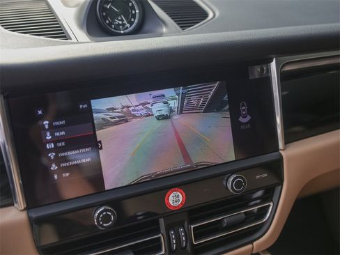 Used 2025 Porsche Macan image 23