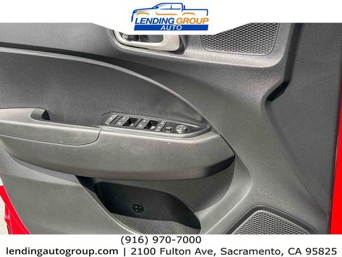 Used 2022 Hyundai Venue SEL FWD image 19
