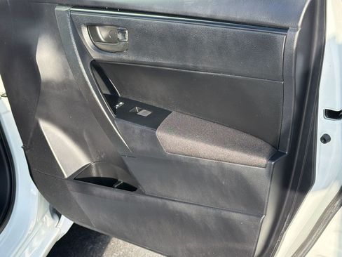 Used 2017 Toyota Corolla L FWD image 33