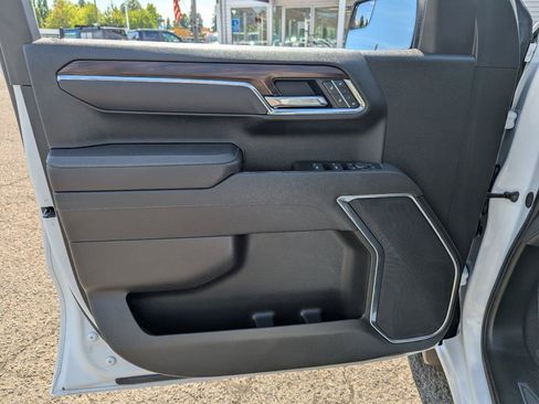 Used 2025 GMC Sierra 1500 SLT AWD/4WD image 10