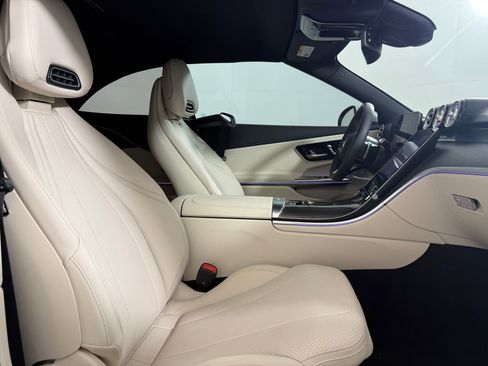 Used 2024 Mercedes-Benz CLE 450 4MATIC Cabriolet image 28